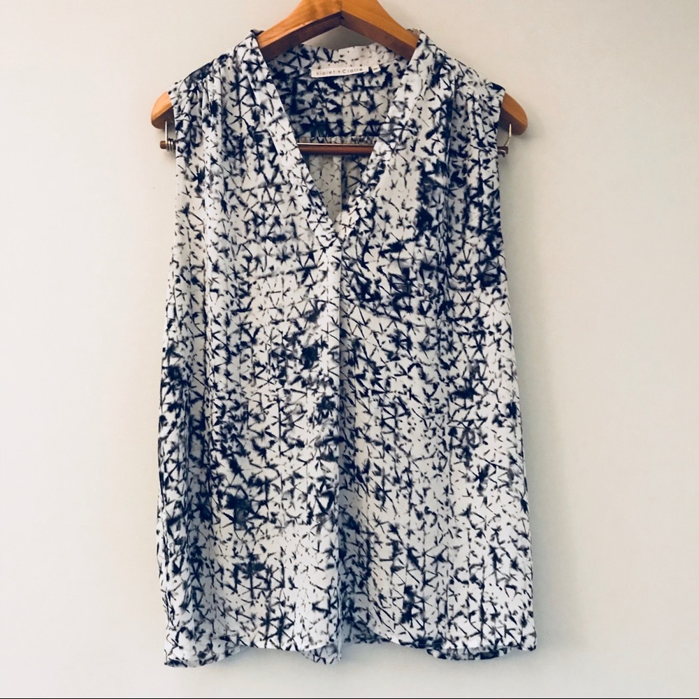 Violet + Claire abstract pattern sleeveless blouse - Picture 2 of 6